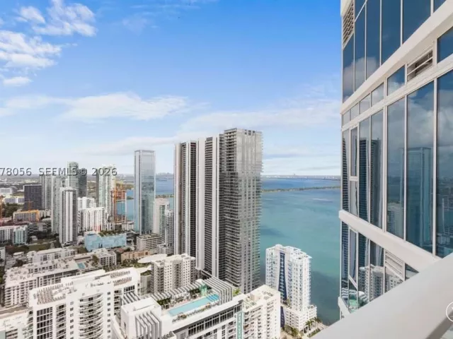 4-bedroom condo for sale in Miami - 2020 N Bayshore Dr PH 4702 - MondialRealty