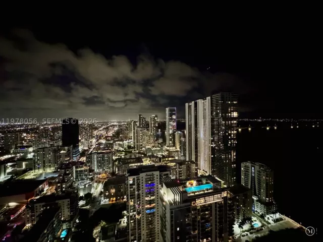 4-bedroom condo for sale in Miami - 2020 N Bayshore Dr PH 4702 - MondialRealty
