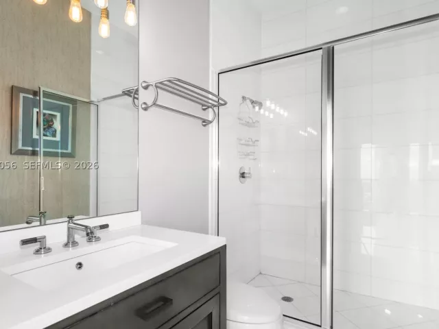 4-bedroom condo for sale in Miami - 2020 N Bayshore Dr PH 4702 - MondialRealty