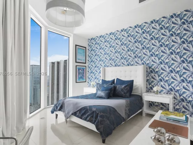 4-bedroom condo for sale in Miami - 2020 N Bayshore Dr PH 4702 - MondialRealty