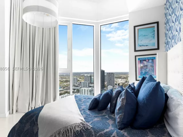 4-bedroom condo for sale in Miami - 2020 N Bayshore Dr PH 4702 - MondialRealty