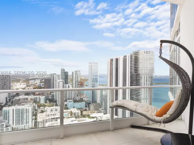 4-bedroom condo for sale in Miami - 2020 N Bayshore Dr PH 4702 - MondialRealty