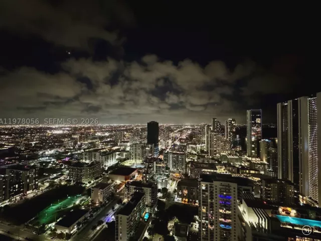 4-bedroom condo for sale in Miami - 2020 N Bayshore Dr PH 4702 - MondialRealty