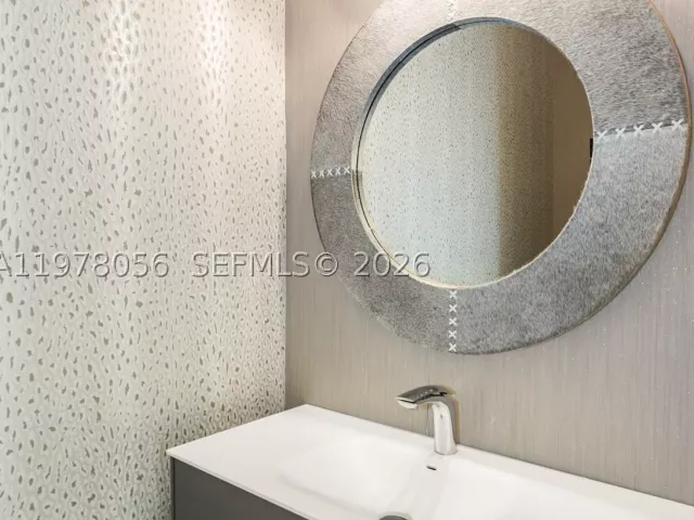 4-bedroom condo for sale in Miami - 2020 N Bayshore Dr PH 4702 - MondialRealty