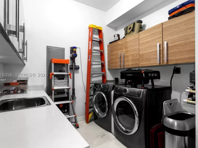 4-bedroom condo for sale in Miami - 2020 N Bayshore Dr PH 4702 - MondialRealty
