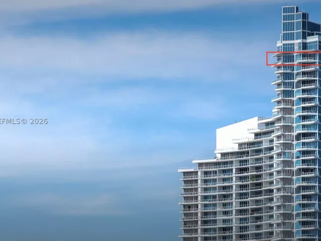 4-bedroom condo for sale in Miami - 2020 N Bayshore Dr PH 4702 - MondialRealty
