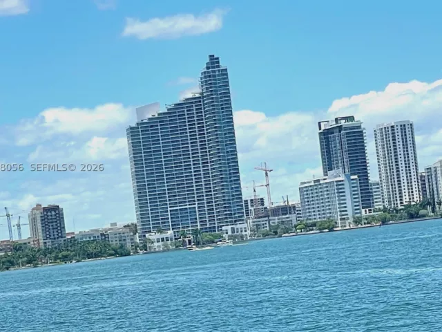 4-bedroom condo for sale in Miami - 2020 N Bayshore Dr PH 4702 - MondialRealty