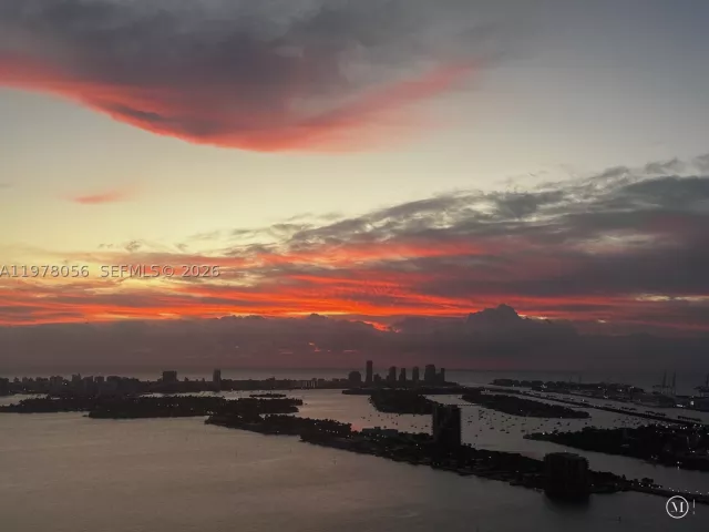 4-bedroom condo for sale in Miami - 2020 N Bayshore Dr PH 4702 - MondialRealty