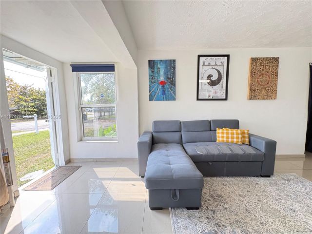 Home for sale at 204 SW 7th Ave - photo 7462032