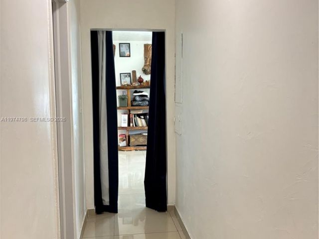 Home for sale at 204 SW 7th Ave - photo 7462036