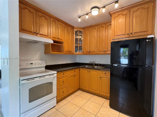 Home for sale at 204 SW 7th Ave - photo 7462038