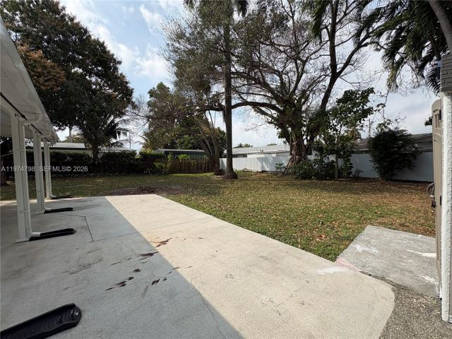 Home for sale at 204 SW 7th Ave - photo 7462044