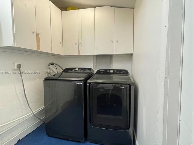 Home for sale at 204 SW 7th Ave - photo 7462045