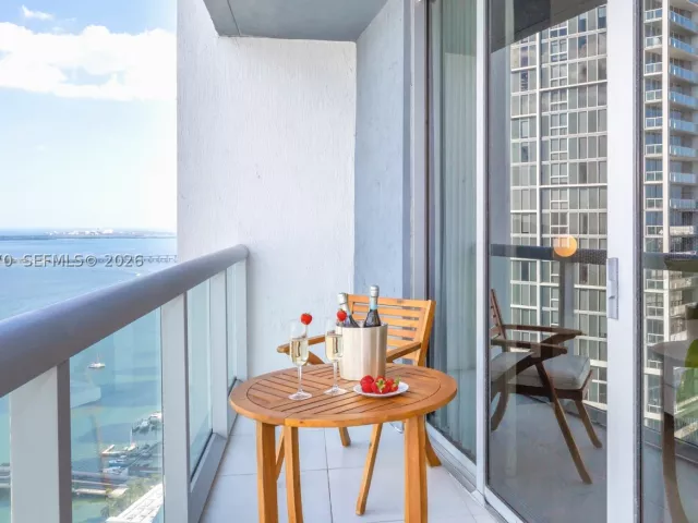 2-bedroom condo for sale in Miami - 485 Brickell Ave 4702 - MondialRealty