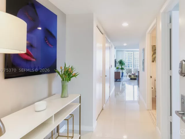 2-bedroom condo for sale in Miami - 485 Brickell Ave 4702 - MondialRealty