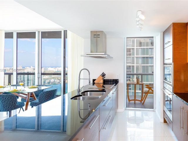 Apartment for sale  Unit #4702 - photo 7514220