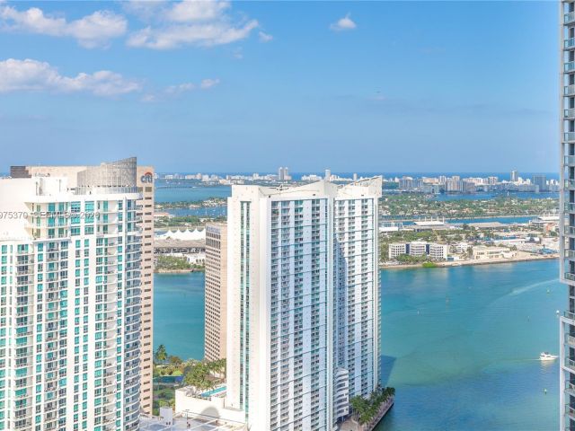 Apartment for sale  Unit #4702 - photo 7514222