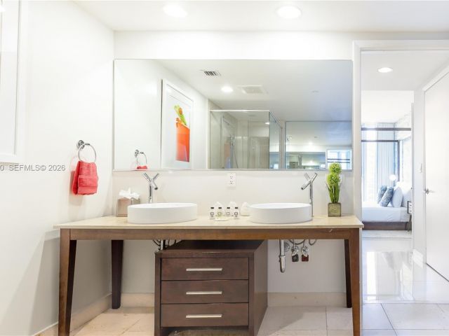 Apartment for sale  Unit #4702 - photo 7514232