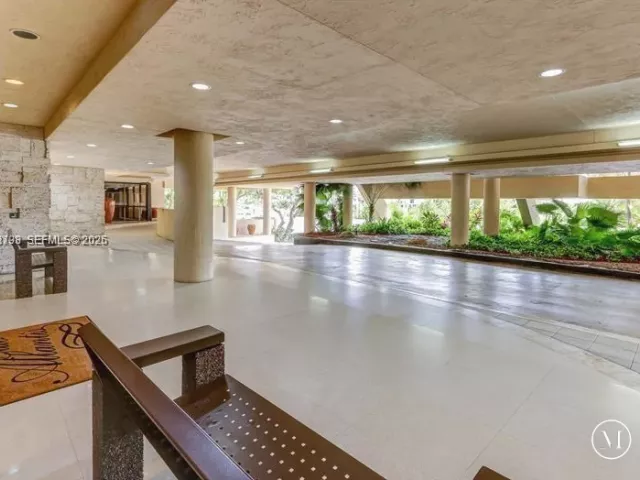 2-bedroom condo for sale in Miami Beach - 2555 Collins Ave 506 - MondialRealty