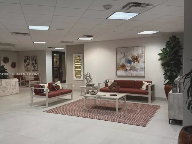 2-bedroom condo for sale in Miami Beach - 2555 Collins Ave 506 - MondialRealty