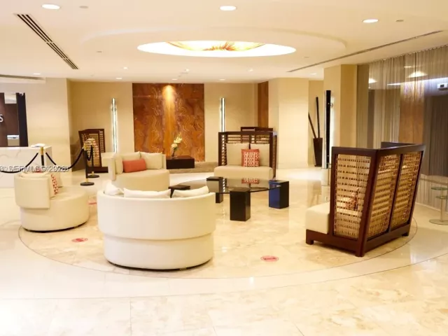 2-bedroom condo for sale in Miami Beach - 2555 Collins Ave 506 - MondialRealty