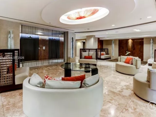 2-bedroom condo for sale in Miami Beach - 2555 Collins Ave 506 - MondialRealty