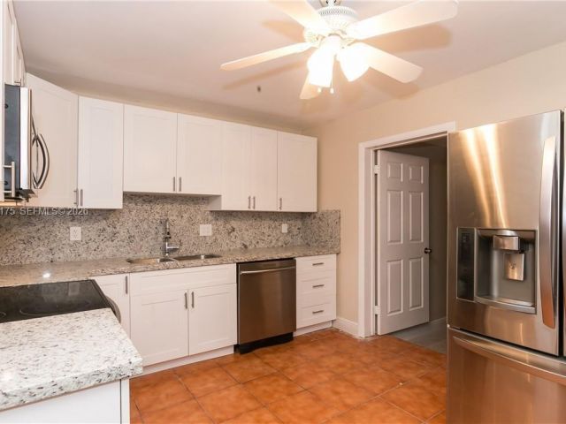 3-bedroom home for rent in Hollywood - 2514 Sherman St main - MondialRealty