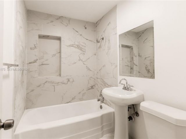 3-bedroom home for rent in Hollywood - 2514 Sherman St main - MondialRealty