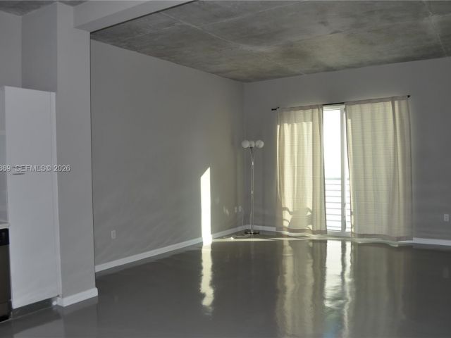 1-bedroom condo for rent in Miami - 234 NE 3rd St 908 - MondialRealty