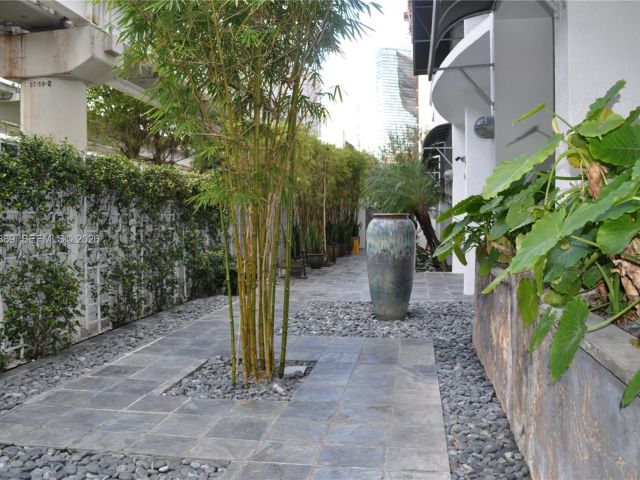 1-bedroom condo for rent in Miami - 234 NE 3rd St 908 - MondialRealty