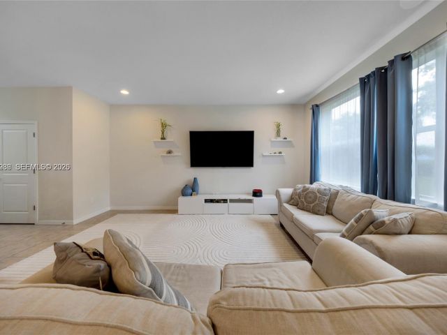 Home for rent at 932 Banyan Dr # - photo 7472835