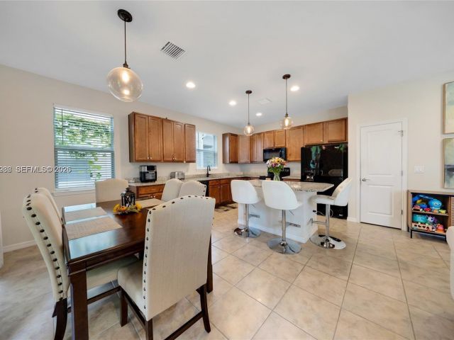 Home for rent at 932 Banyan Dr # - photo 7472839