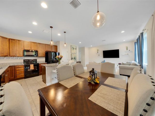 Home for rent at 932 Banyan Dr # - photo 7472841