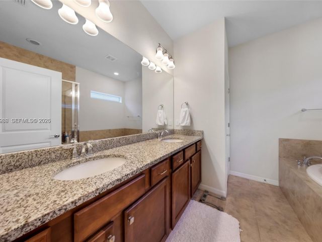 Home for rent at 932 Banyan Dr # - photo 7472847