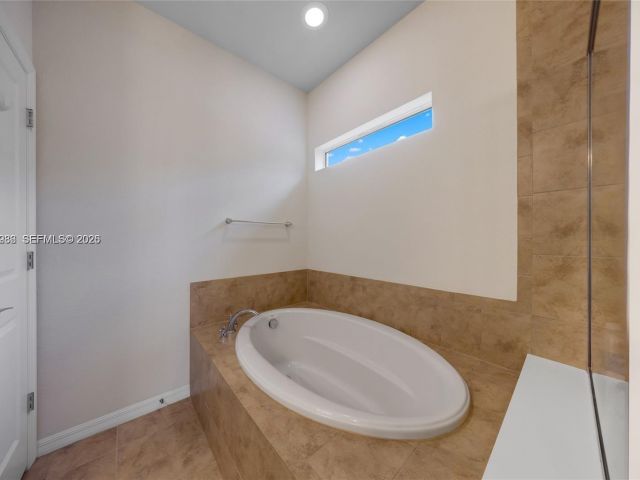 Home for rent at 932 Banyan Dr # - photo 7472848