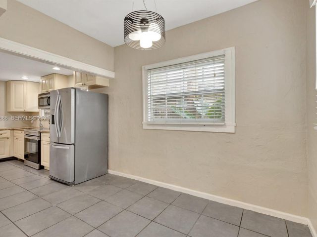 2-bedroom home for rent in West Palm Beach - 630 33rd St 0 - MondialRealty