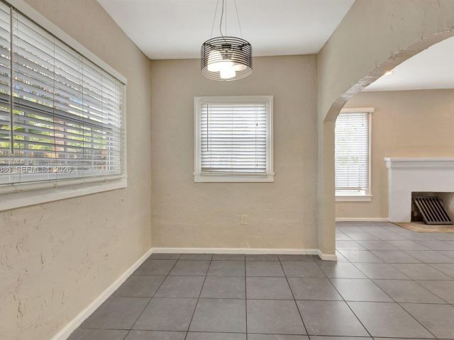 2-bedroom home for rent in West Palm Beach - 630 33rd St 0 - MondialRealty
