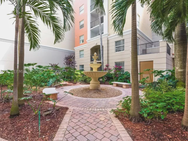 2-bedroom condo for sale in Sunny Isles Beach - 17100 N Bay Rd 1414 - MondialRealty