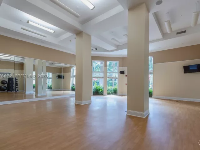 2-bedroom condo for sale in Sunny Isles Beach - 17100 N Bay Rd 1414 - MondialRealty