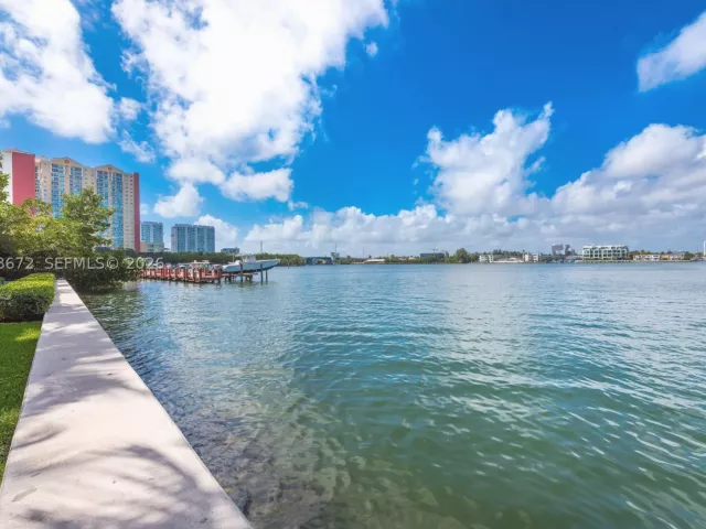2-bedroom condo for sale in Sunny Isles Beach - 17100 N Bay Rd 1414 - MondialRealty