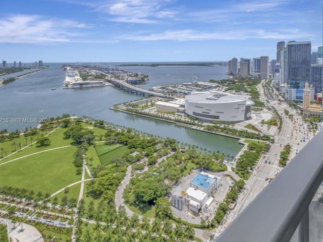 Apartment for rent  Unit #4002 - photo 7483809