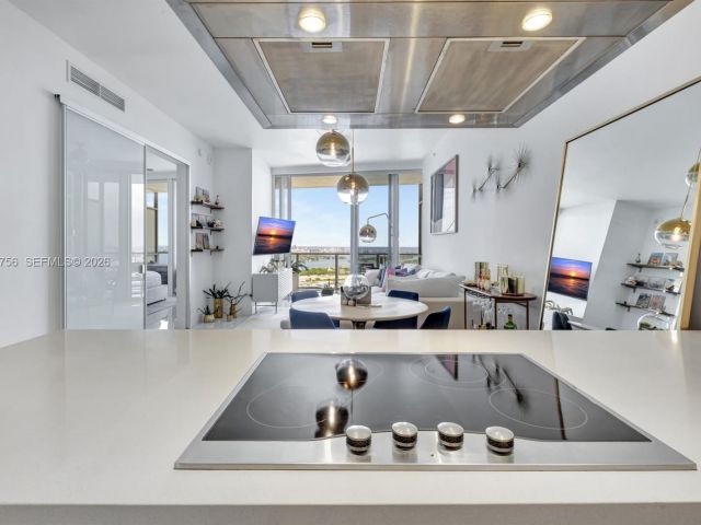 Apartment for rent  Unit #4002 - photo 7483817