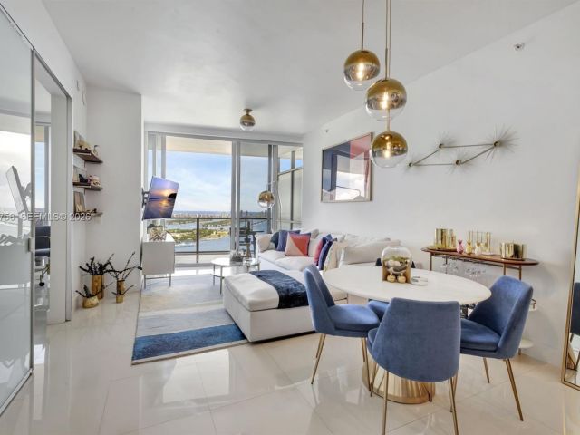 Apartment for rent  Unit #4002 - photo 7483819