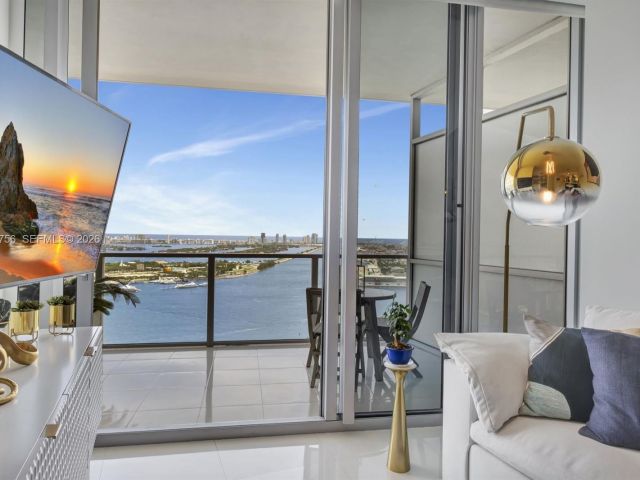 Apartment for rent  Unit #4002 - photo 7483821