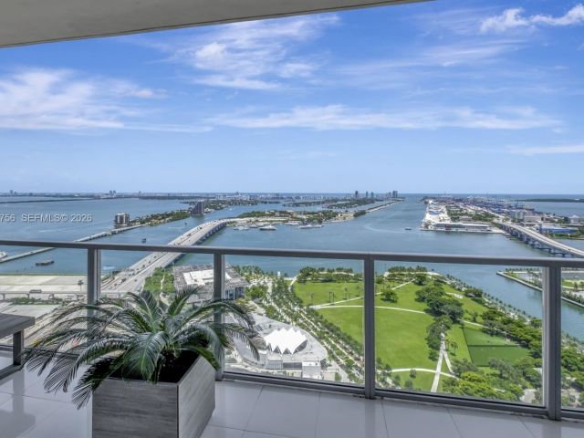 Apartment for rent  Unit #4002 - photo 7483823