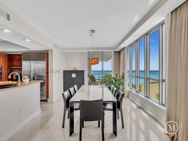 3-bedroom condo for sale in Hollywood - 3535 S Ocean Dr 905 - MondialRealty