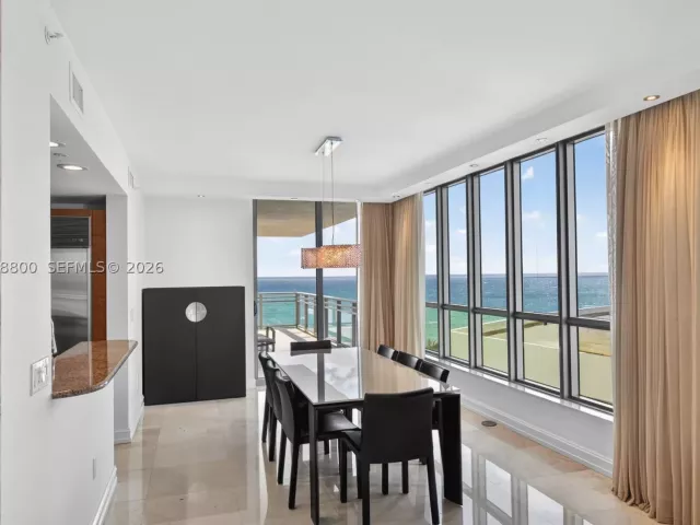 3-bedroom condo for sale in Hollywood - 3535 S Ocean Dr 905 - MondialRealty