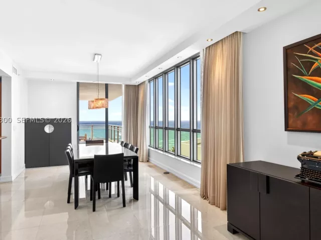 3-bedroom condo for sale in Hollywood - 3535 S Ocean Dr 905 - MondialRealty
