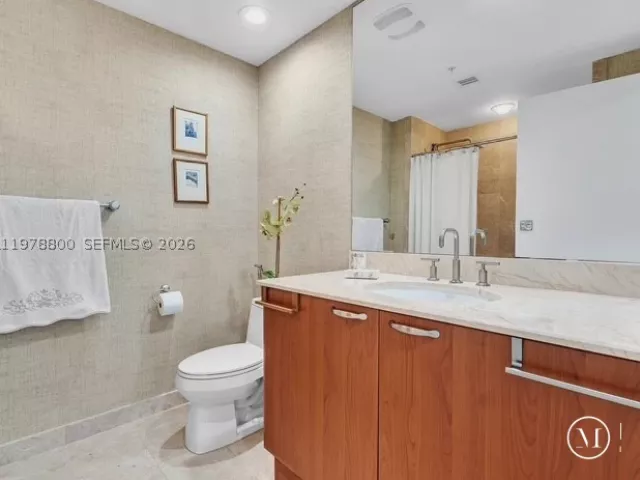 3-bedroom condo for sale in Hollywood - 3535 S Ocean Dr 905 - MondialRealty