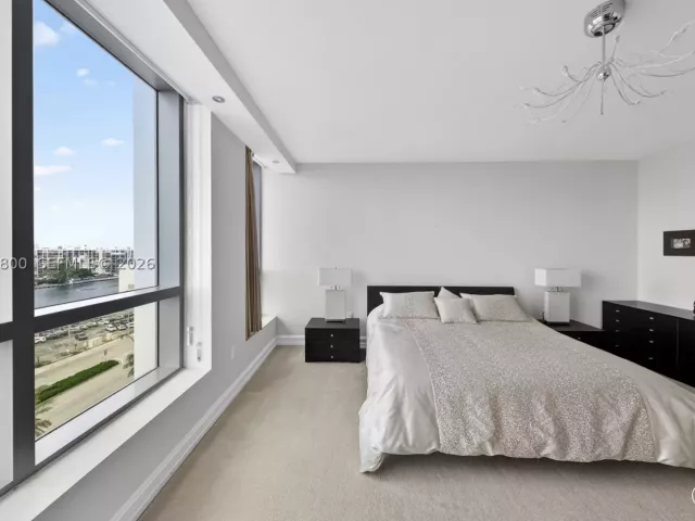 3-bedroom condo for sale in Hollywood - 3535 S Ocean Dr 905 - MondialRealty